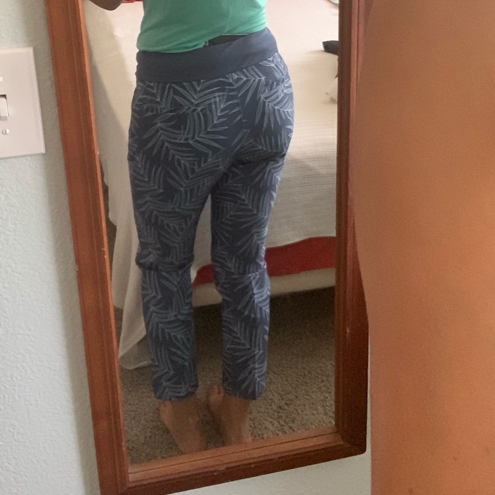 Cropped leaf print athletic pants-Adidas